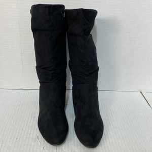 White Stag: Women Boots size 8 Black Suede Like New